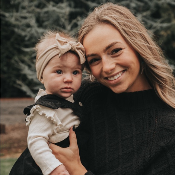 Meet your Posher, Stephanie - Picture 2 of 2